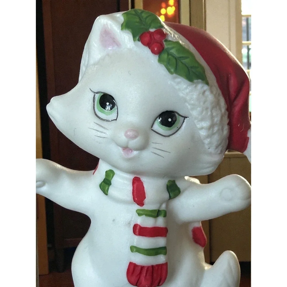 Vintage Lefton Christmas 1990 (1) White Cat Kitten Figurines. About 2